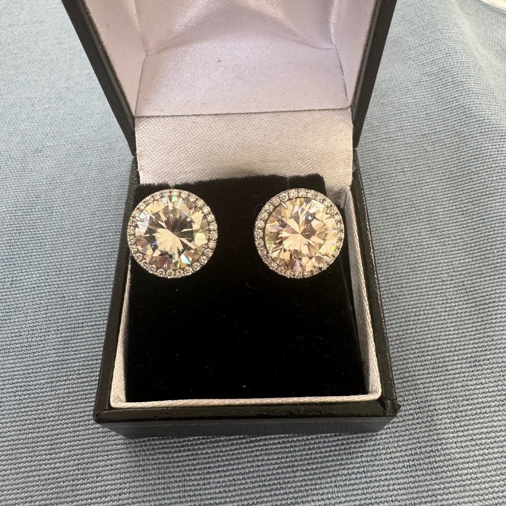 Moissanite 10 carat white gold